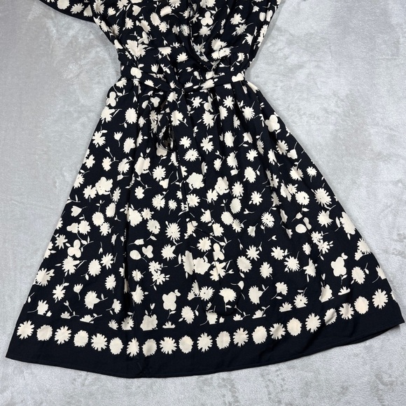Ann Taylor Factory Black Cream Floral A line Short Sleeve Surplice Dress Size 2 - Picture 6 of 16
